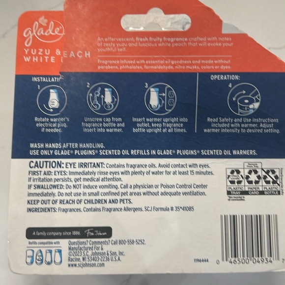 Glade Plug ins.  4 pack Yuzu and white peach scented. - Picture 2 of 2